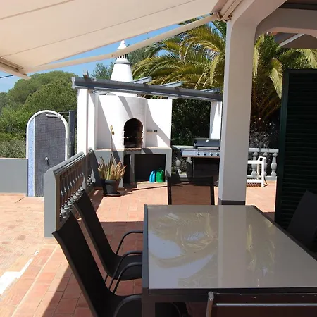 Charmante Mit 4 Schlafzimmer, Wlan Und Zentralheizung Holiday home Santa Barbara de Nexe