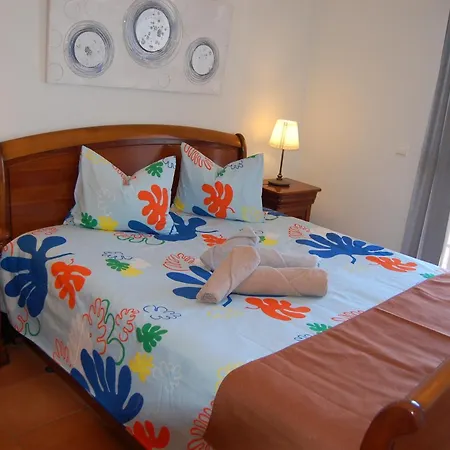 Charmante Mit 4 Schlafzimmer, Wlan Und Zentralheizung * Santa Barbara de Nexe