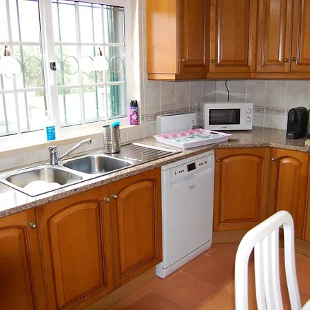 Charmante Mit 4 Schlafzimmer, Wlan Und Zentralheizung Holiday home Santa Barbara de Nexe