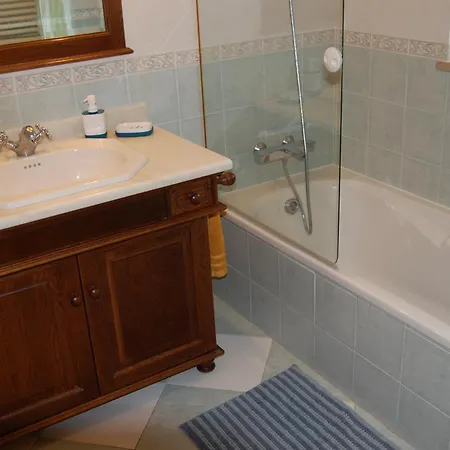 Charmante Mit 4 Schlafzimmer, Wlan Und Zentralheizung * Santa Barbara de Nexe