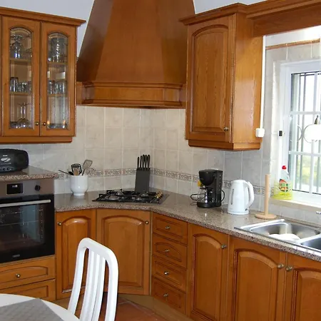 Charmante Mit 4 Schlafzimmer, Wlan Und Zentralheizung