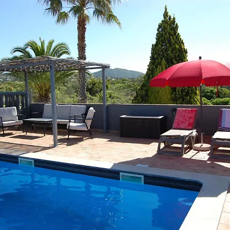 Charmante Mit 3 Schlafzimmer Und Blick Zum *