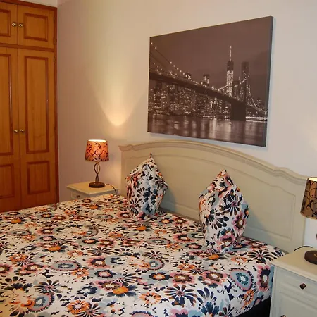 Charmante Mit 3 Schlafzimmer Und Blick Zum * Santa Bárbara de Nexe