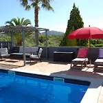 Charmante Mit 3 Schlafzimmer Und Blick Zum *